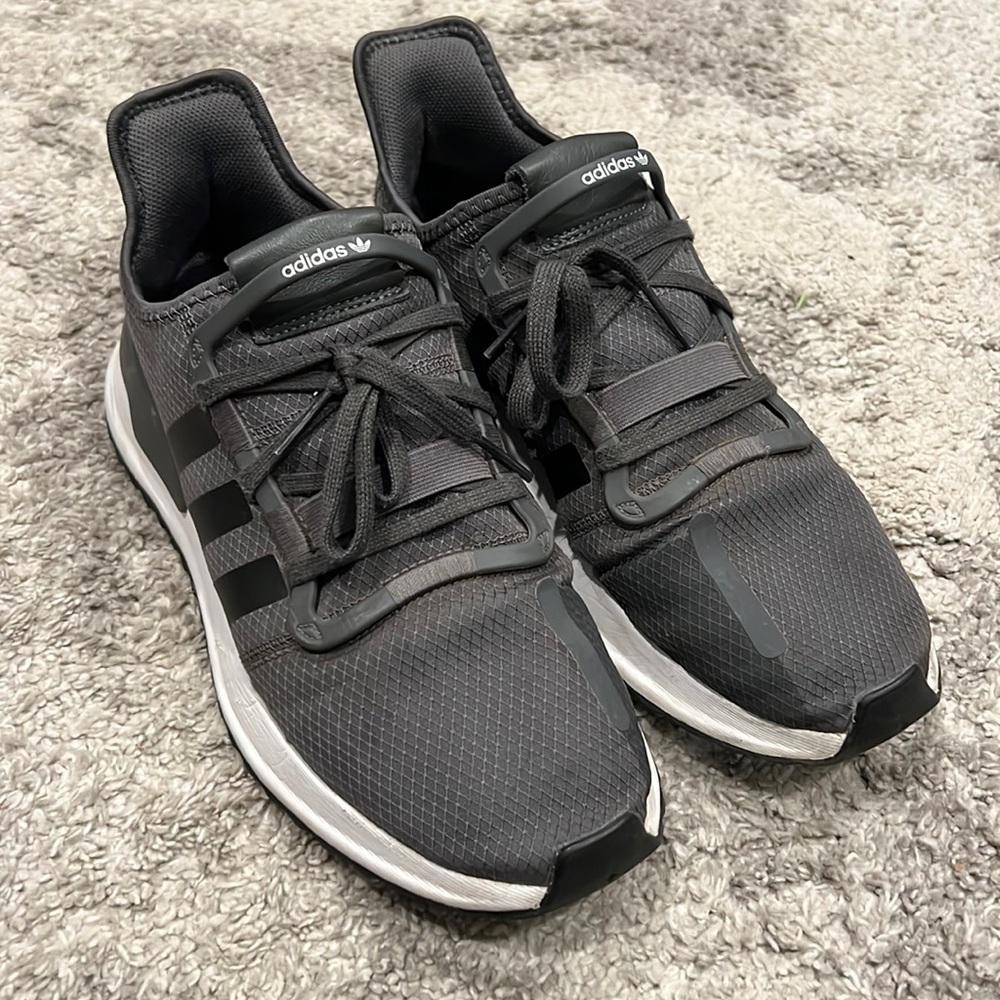 Adidas Mens 10 1/2 Tennis Shoes